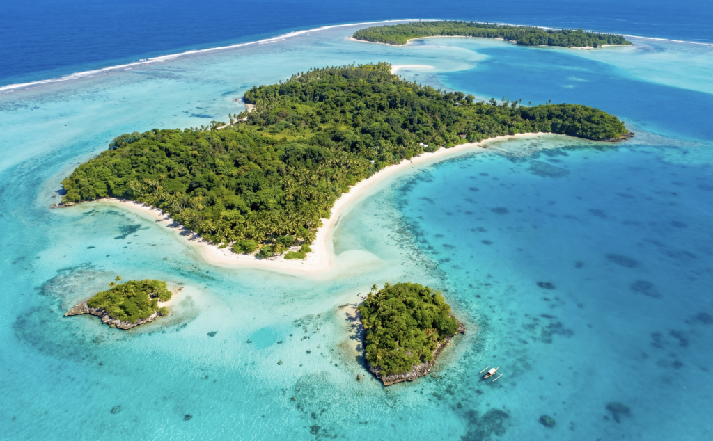 Vue aérienne du lagon turquoise de Wallis-et-Futuna, seule alternative française pour un pays en W.